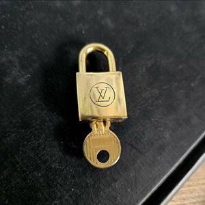 LOUIS VUITTON | Vintage Gold Padlock & Key #224
